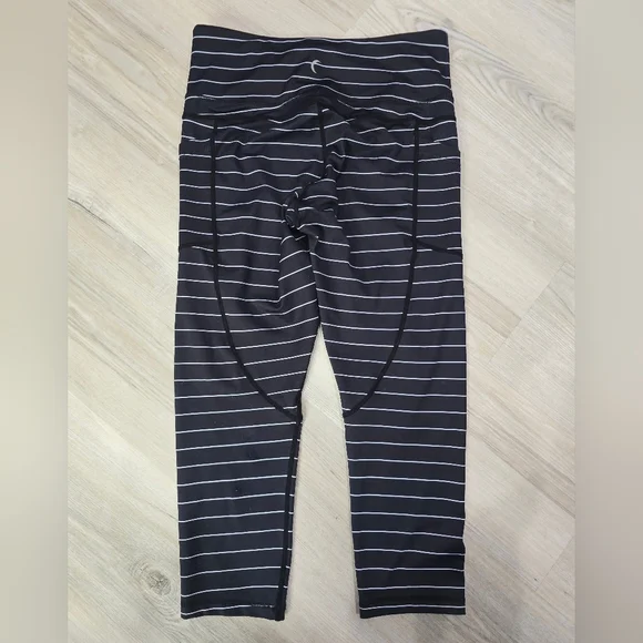 Zyia Active Women Capri Leggings Size 8-10 Black Striped High Waist Pockets - Picture 4 of 8